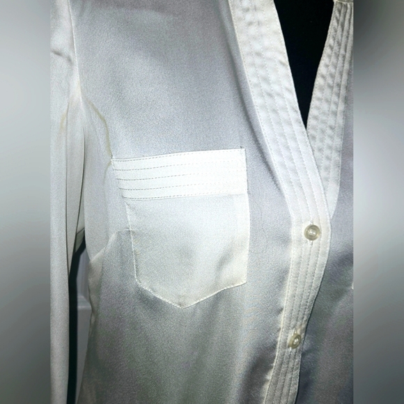 THE LIMITED Soft White Button Down Blouse Silk Feel Sz Small - Picture 3 of 8